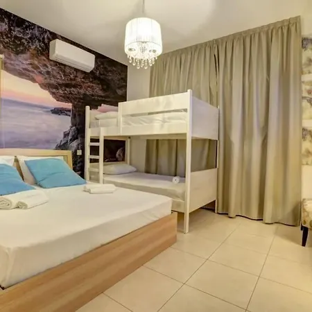 Sunnyvillas: 4br Villa☆private Pool + Jacuzzi - Amelie Vila Protaras