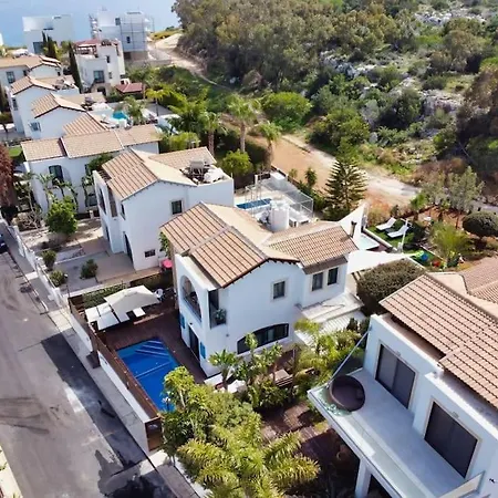 Vila Sunnyvillas: 4br Villa☆private Pool + Jacuzzi - Amelie Protaras
