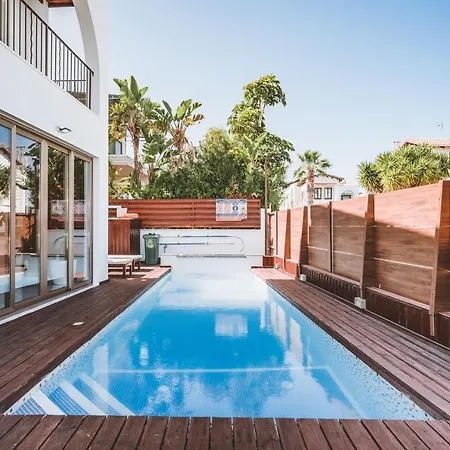 Sunnyvillas: 4br Villa☆private Pool + Jacuzzi - Amelie Vila