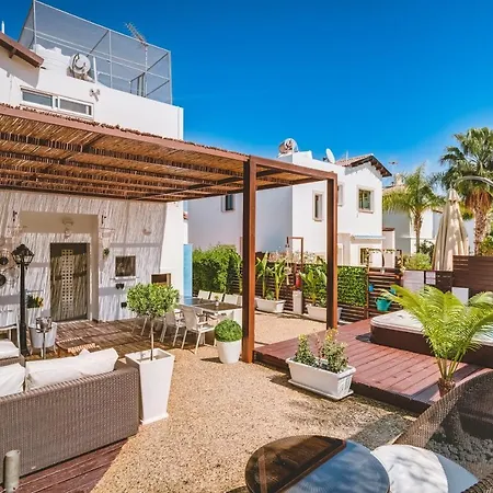 Sunnyvillas: 4br Villa☆private Pool + Jacuzzi - Amelie Vila