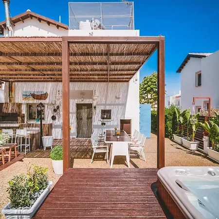 Vila Sunnyvillas: 4br Villa☆private Pool + Jacuzzi - Amelie