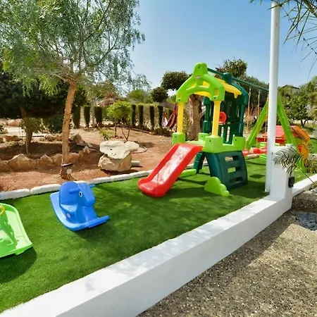 Sunnyvillas: 4br Villa☆private Pool + Jacuzzi - Amelie Willa Protaras