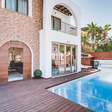 Sunnyvillas: 4br Villa☆private Pool + Jacuzzi - Amelie * Protaras